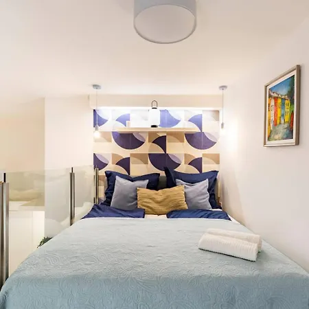 New! Location Flat By The Synagogue