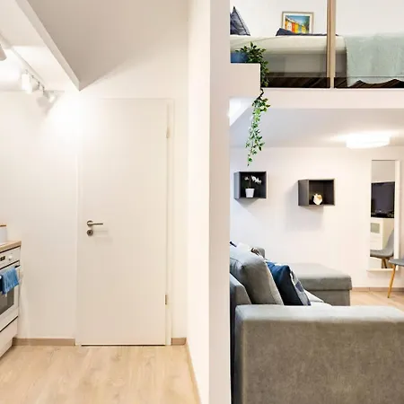 New! Location Flat By The Synagogue