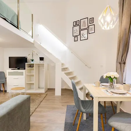 New! Location Flat By The Synagogue