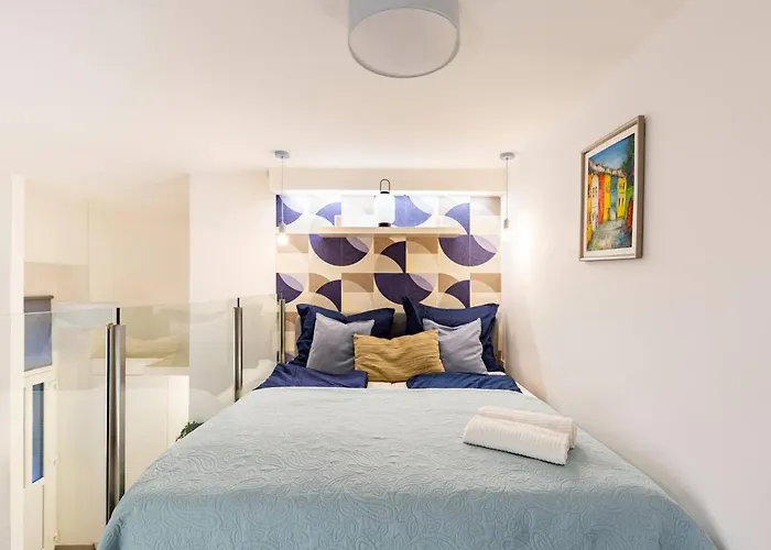 New! Location Flat By The Synagogue