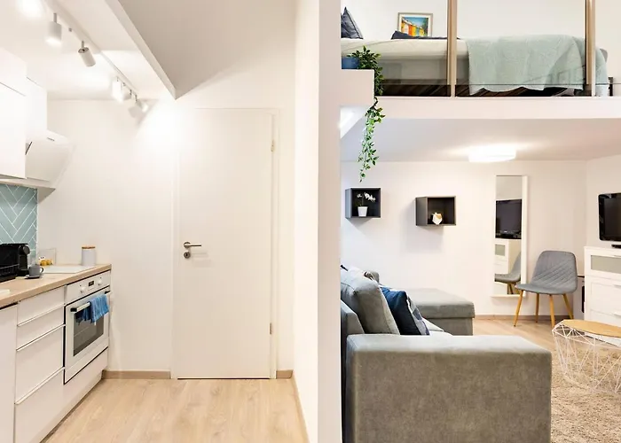 New! Location Flat By The Synagogue